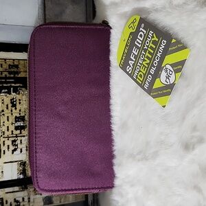 NEW purple Travelon wallet